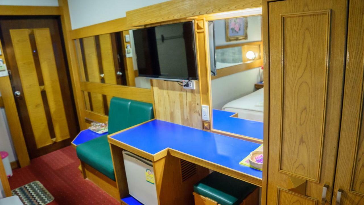 Siri Hotel Nakhonratchasima Екстериор снимка